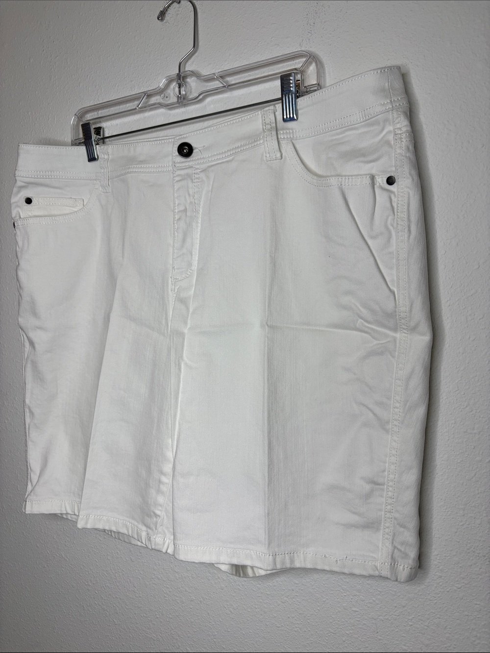 CJ Banks White Women's Bermuda Shorts - Picture 3 of 10